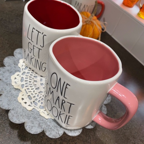 Set Rae Dunn Mugs - Picture 2 of 2
